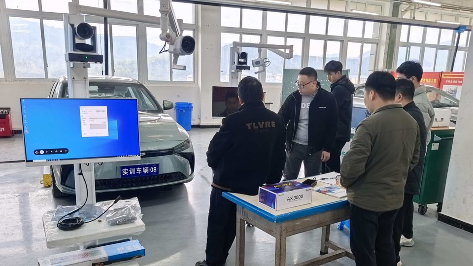 汽车技术服务与营销 · 示教与观看场景