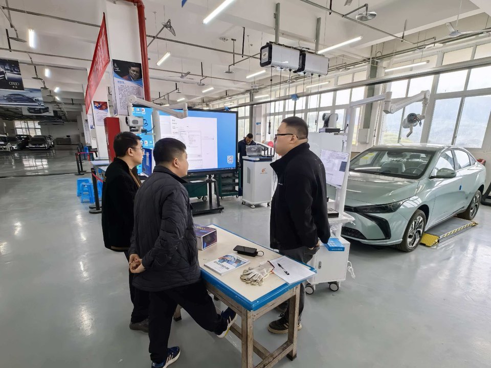 汽车运用与维修 · 实训教学现场