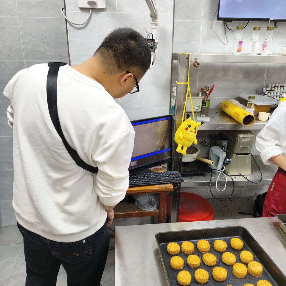 烹饪实训围观难?大屏投放破解教学死角 · 示教与观看场景