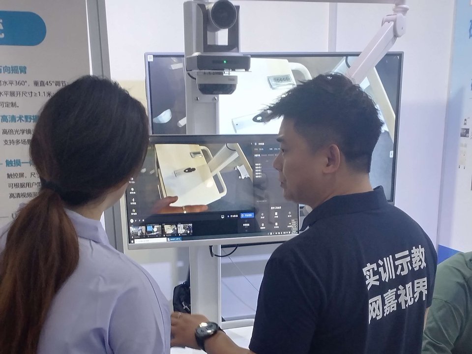 机电技术应用实训教学怎么解决?传感器与检测技术课程程序调试过程看不到的落地方案 · 示教与观看场景
